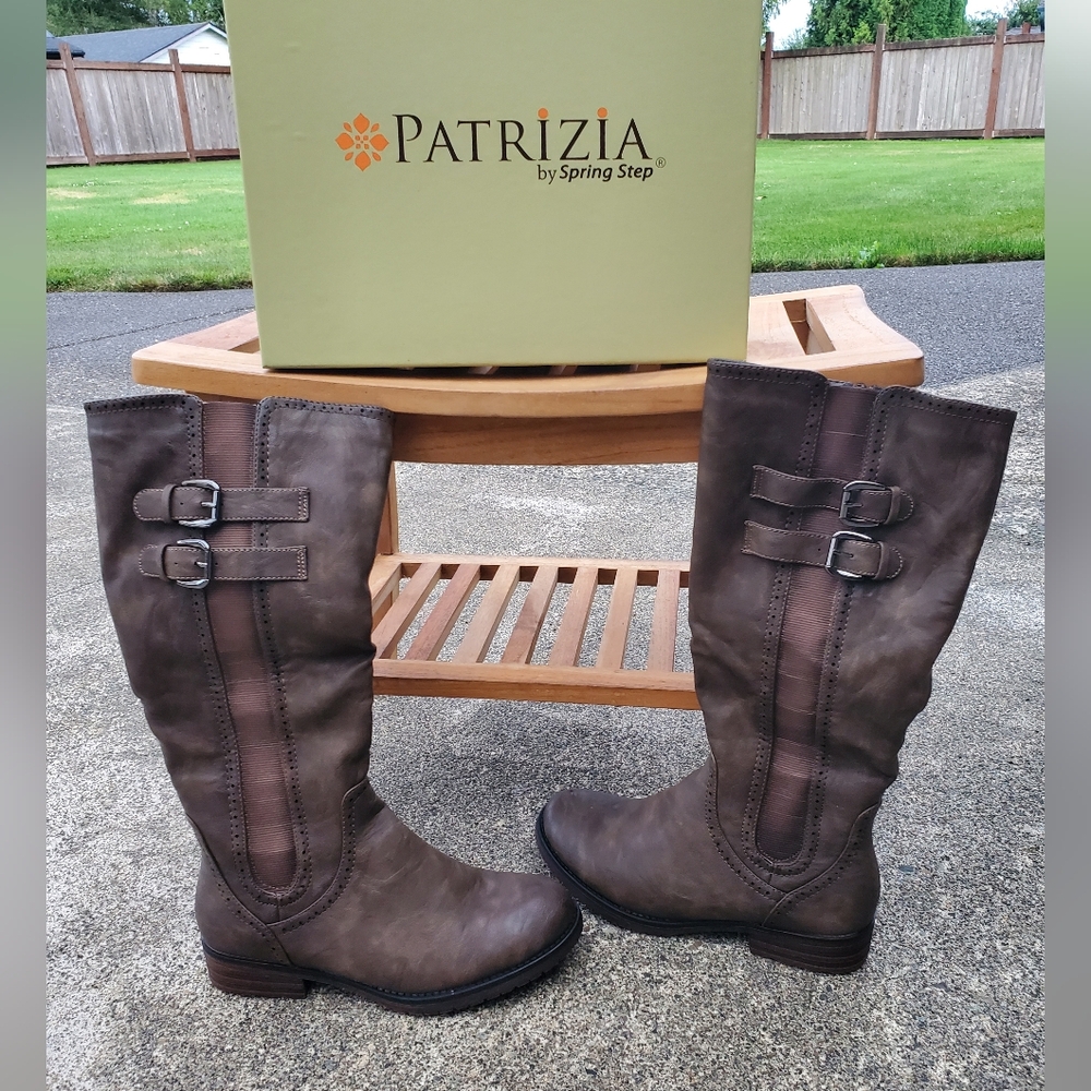 Tall Boot 👢 - Picture 1 of 6